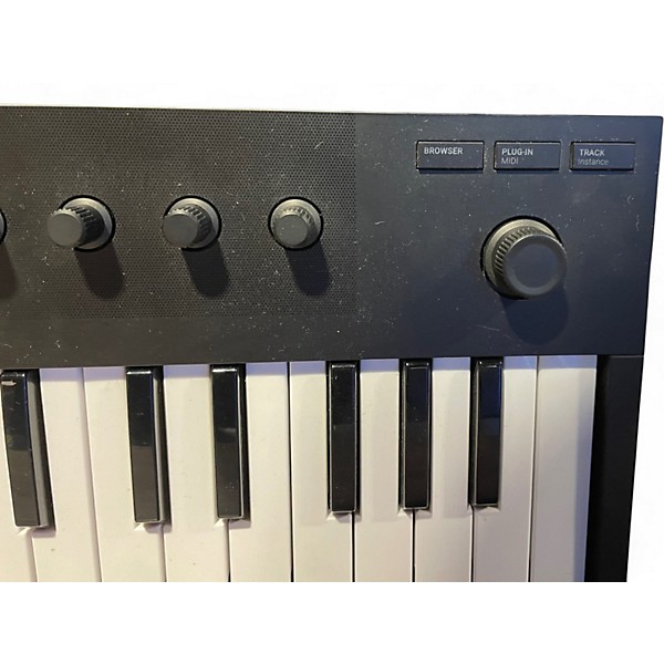 Used Native Instruments Komplete Kontrol M32 MIDI Controller