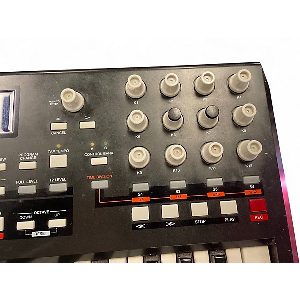 Used Akai Professional MPK25 25 Key MIDI Controller