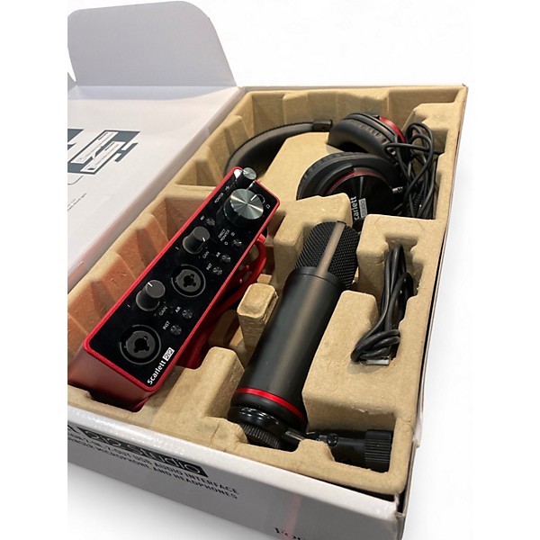Used Focusrite 2i2 studio gen 3 Audio Interface