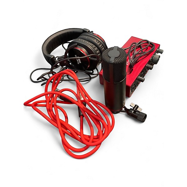 Used Focusrite 2i2 studio gen 3 Audio Interface