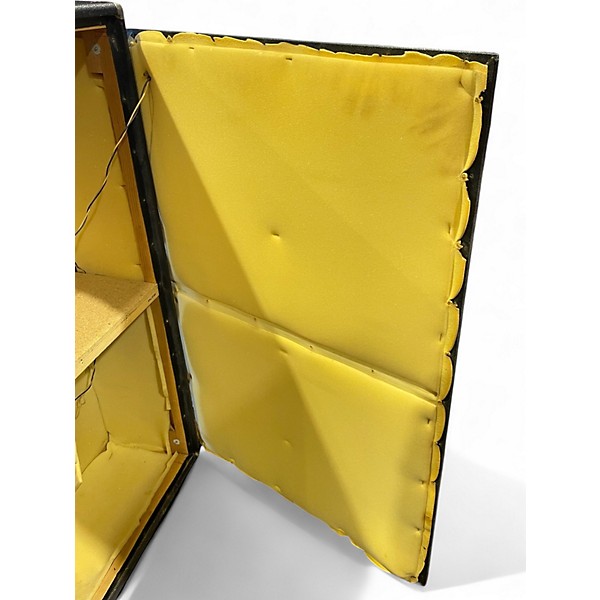 Used Fender SHOWMAN D130 Guitar Cabinet