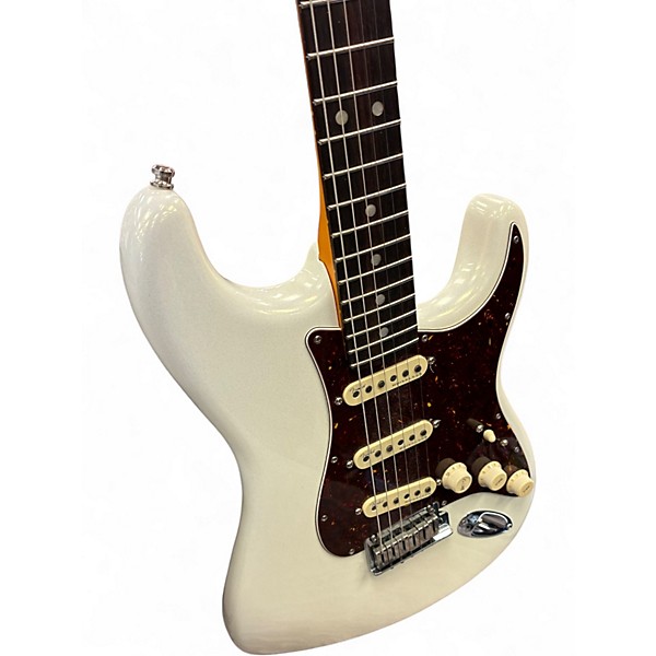 Used Fender American Ultra Stratocaster Alpine White Solid Body Electric Guitar
