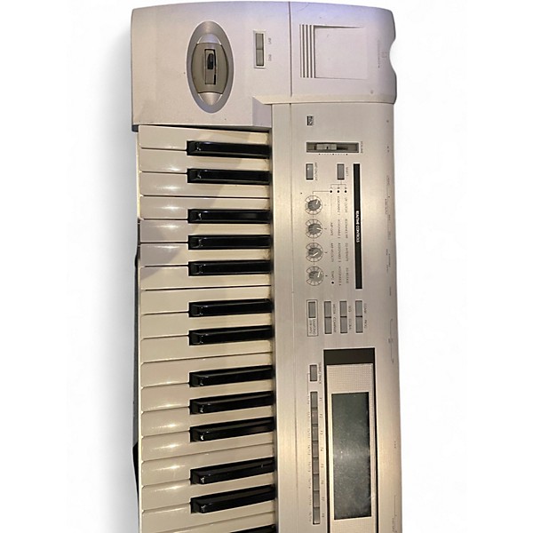 Used KORG Triton Le 76 Key Keyboard Workstation