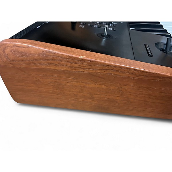 Used KORG Kronos 2 61 Key Keyboard Workstation