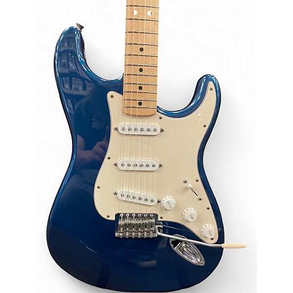 Used 2005 Fender Standard Stratocaster Lake Placid Blue Solid Body Electric Guitar