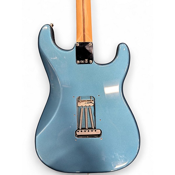 Used 2014 Fender Standard Stratocaster Left Handed Lake Placid Blue Electric Guitar