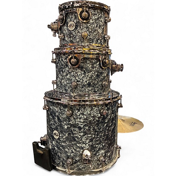 Used DW 4 Piece Design Series Silver Oyster Pearl Drum Kit