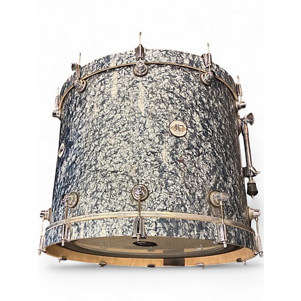 Used DW 4 Piece Design Series Silver Oyster Pearl Drum Kit