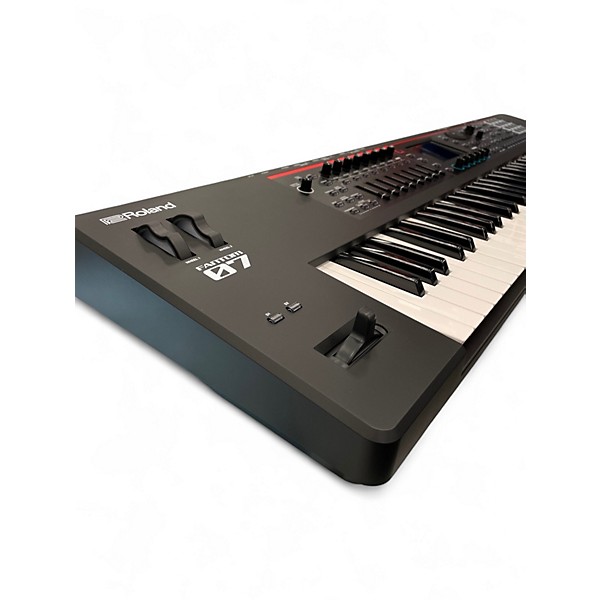 Used Roland Fantom 07 Keyboard Workstation