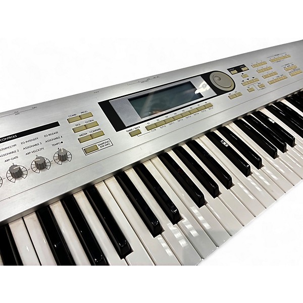 Used KORG Triton Le 76 Key Keyboard Workstation