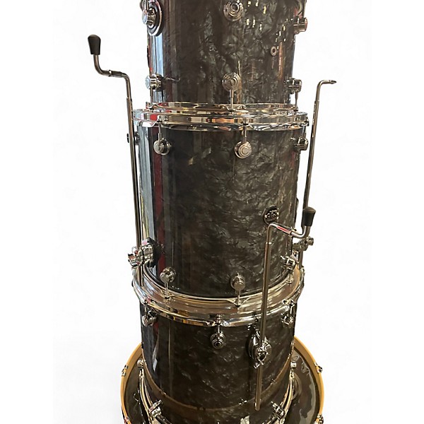 Used DW 5 Piece Performance Series black Drum Kit