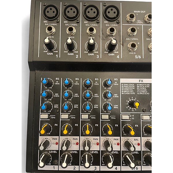 Used Mackie mix 12 fx Powered Mixer