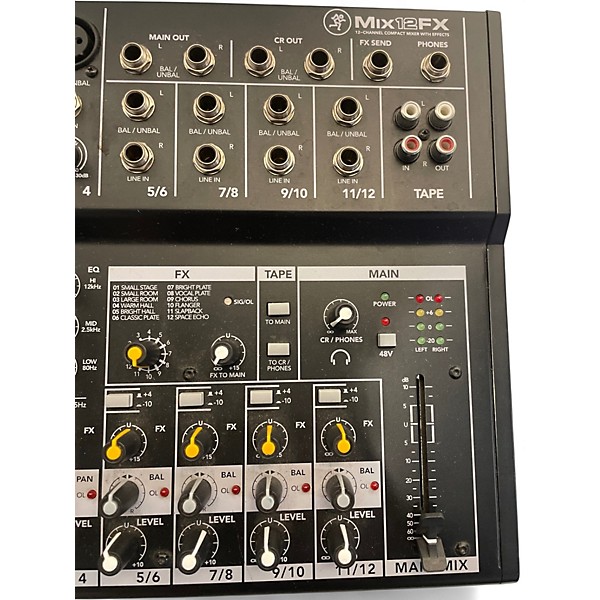 Used Mackie mix 12 fx Powered Mixer