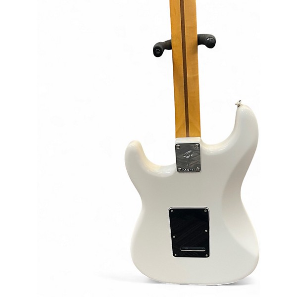 Used 2025 Fender PLAYER II STRATOCASTER Polar White Solid Body Electric Guitar