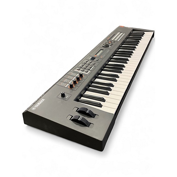 Used Yamaha MX61 61 Key Keyboard Workstation