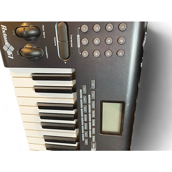 Used M-Audio AXION 61 Keyboard Workstation