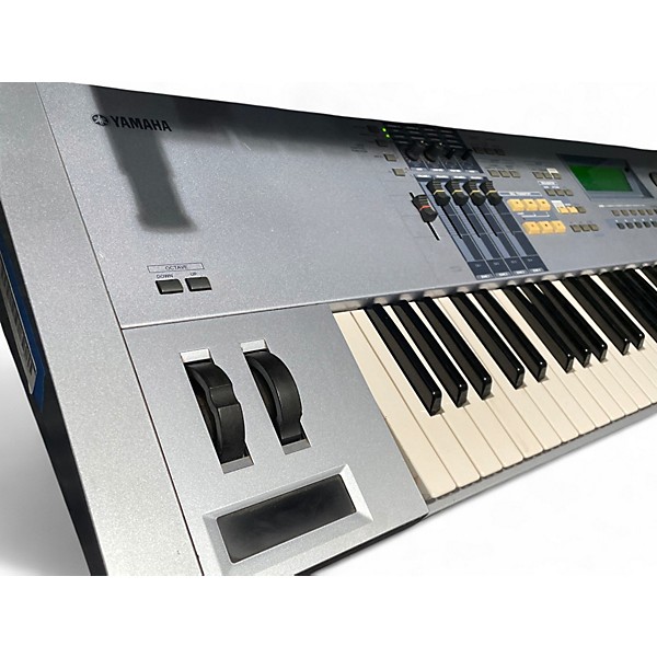 Used Yamaha MOTIF ES7 Keyboard Workstation