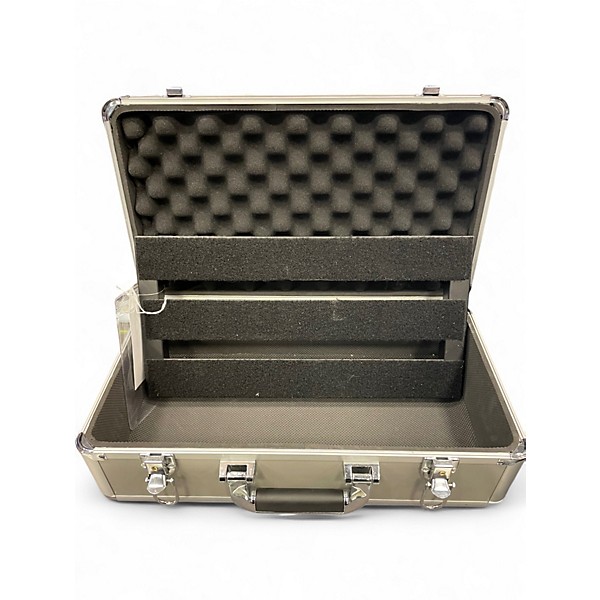 Used Pedaltrain METRO 16 Pedal Board