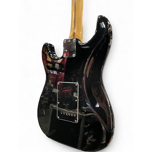 Used 2003 Fender Deluxe Stratocaster HSS black Solid Body Electric Guitar