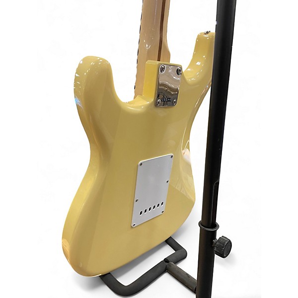 Used Fender Artist Series Yngwie Malmsteen Stratocaster Cream Solid Body Electric Guitar