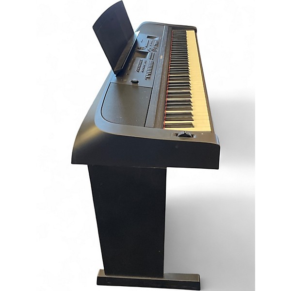 Used Yamaha dgx670 Digital Piano