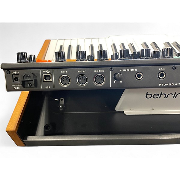 Used Behringer POLY D ANALOG POLYPHONIC SYTHESIZER Synthesizer