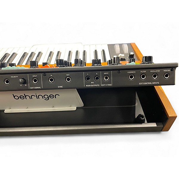 Used Behringer POLY D ANALOG POLYPHONIC SYTHESIZER Synthesizer