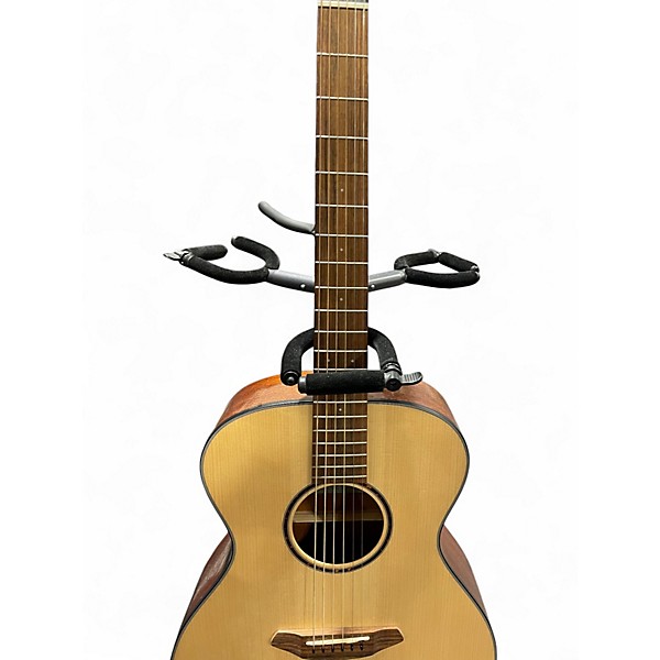 Used Breedlove Discovery Concert Natural Acoustic Guitar