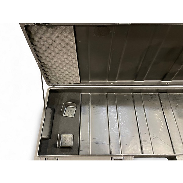 Used SKB skbr6020w 88 ky Keyboard Case