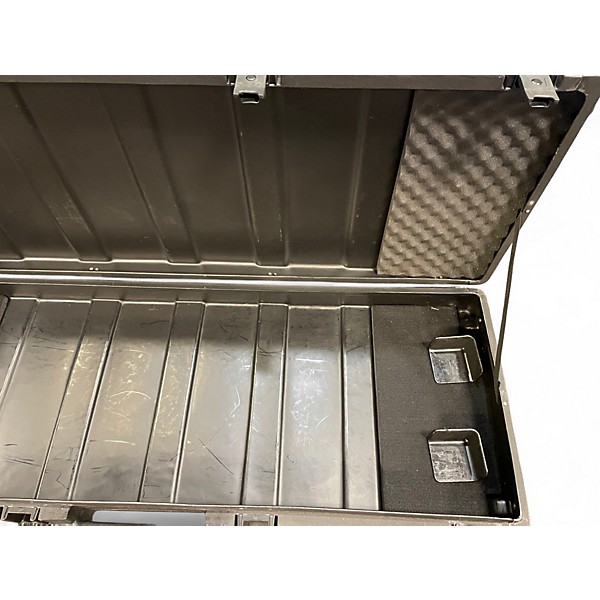 Used SKB skbr6020w 88 ky Keyboard Case