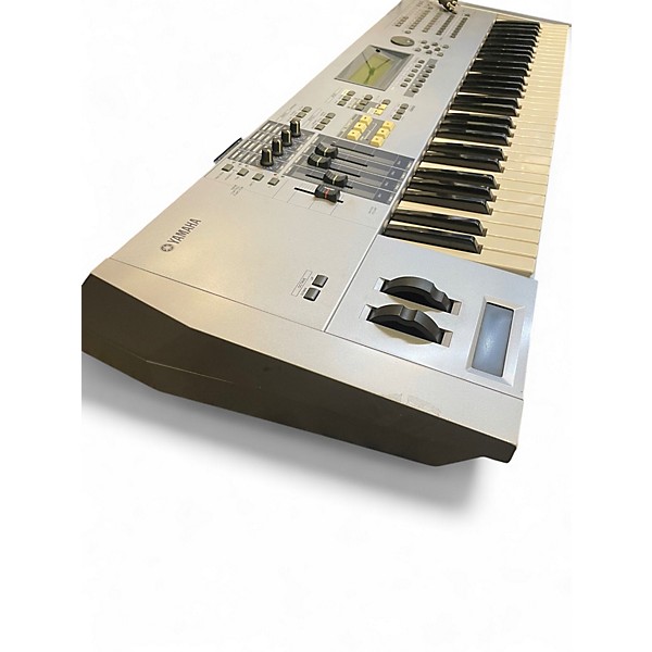 Used Yamaha Motif ES6 61 Key Keyboard Workstation