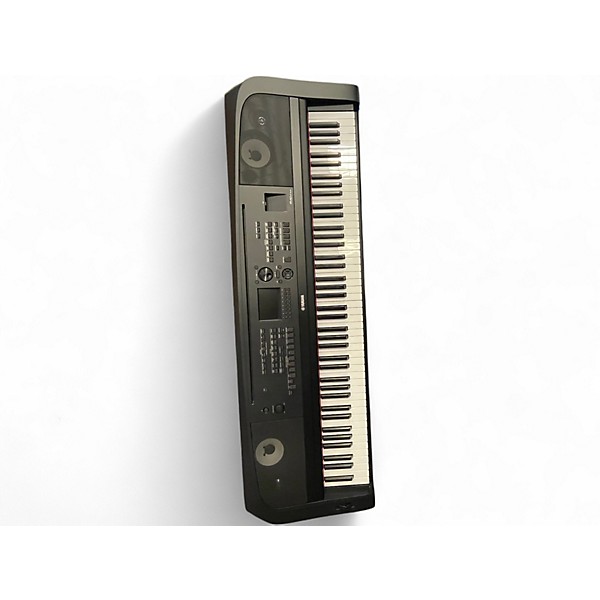 Used Yamaha DGX670 Keyboard Workstation