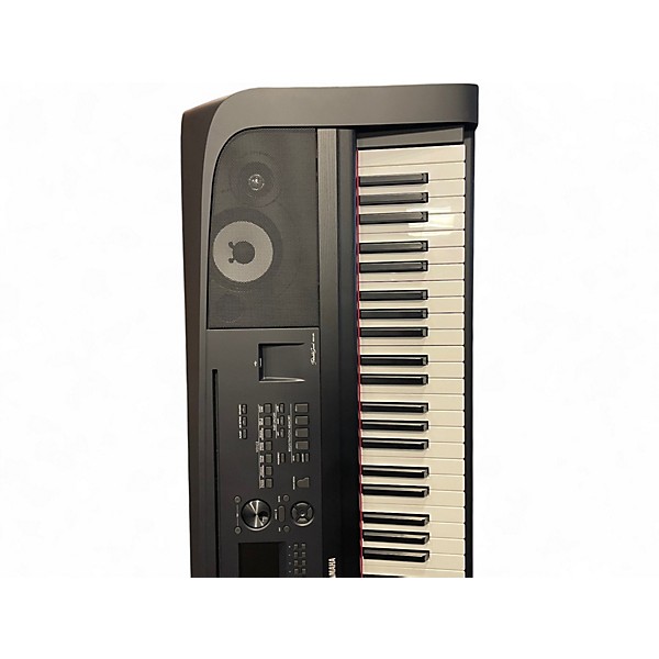 Used Yamaha DGX670 Keyboard Workstation