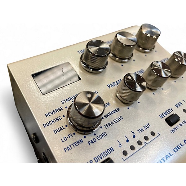 Used BOSS DD200 Digital Delay Effect Pedal