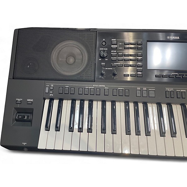 Used Yamaha PSRSX900 Portable Keyboard