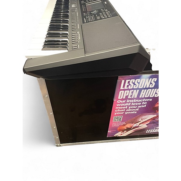 Used Yamaha PSRSX900 Portable Keyboard