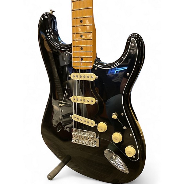 Used Fender PLAYER II STRATOCASTER Black Solid Body Electric Guitar