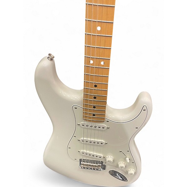 Used Fender Player Stratocaster Polar White Solid Body Electric Guitar