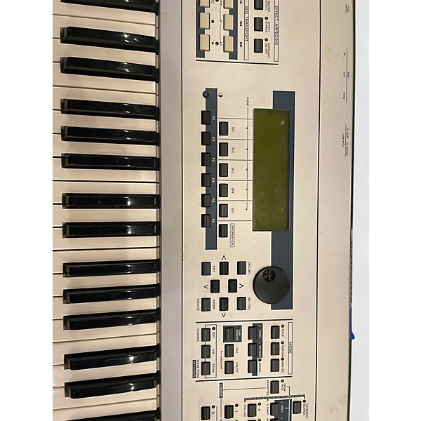 Used Yamaha MO6 Keyboard Workstation
