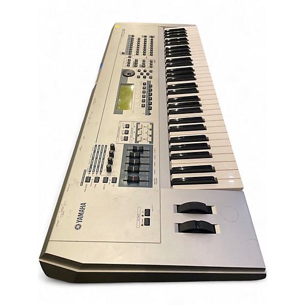 Used Yamaha MO6 Keyboard Workstation