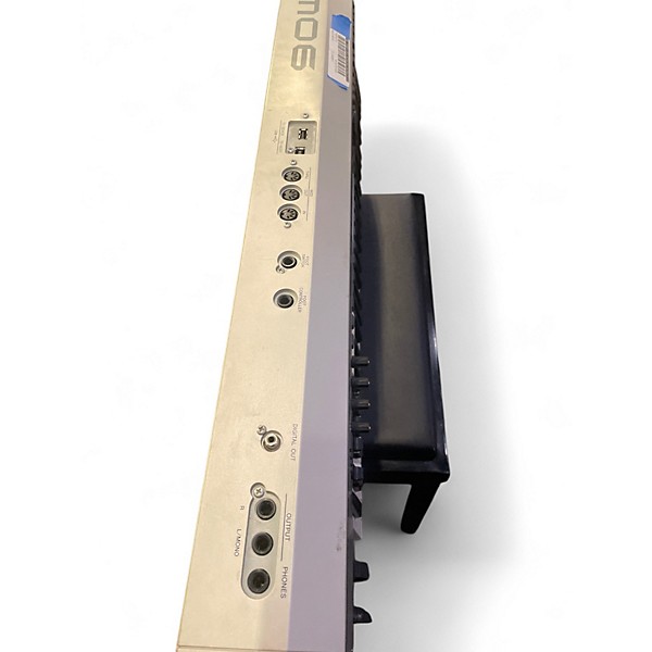 Used Yamaha MO6 Keyboard Workstation