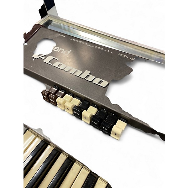 Used Roland vr760 Keyboard Workstation