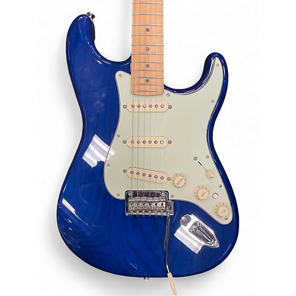 Used Fender DELUXE STRAT SAPHIRE BLUE TRANSPERNT Solid Body Electric Guitar