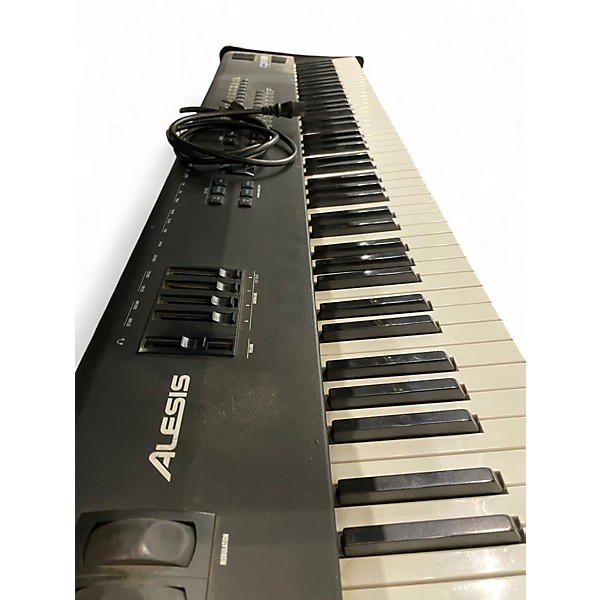 Used Alesis QS8.2 Keyboard Workstation