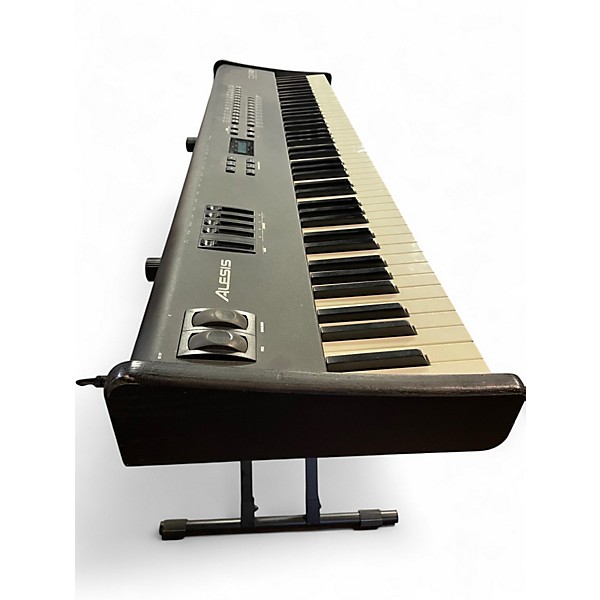 Used Alesis QS8.1 Keyboard Workstation