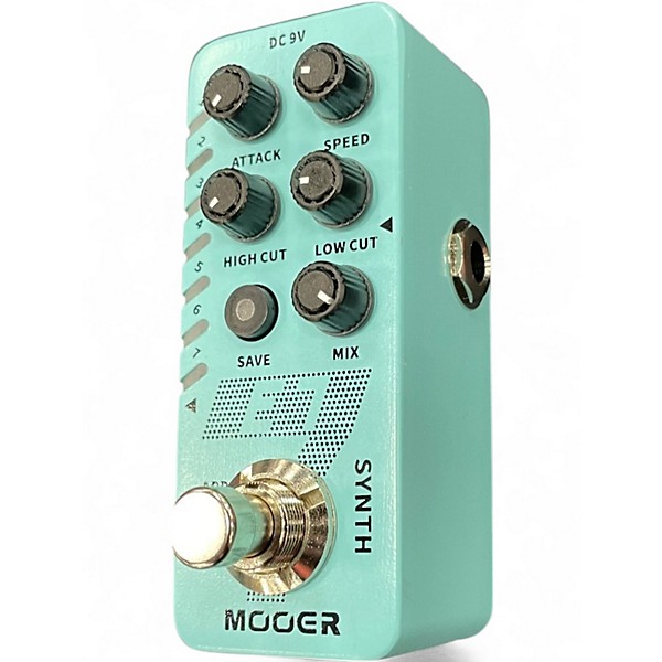 Used Mooer SYNTH Effect Pedal