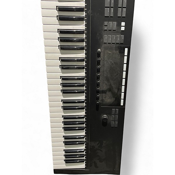 Used Native Instruments Komplete Kontrol S61 MK2 MIDI Controller