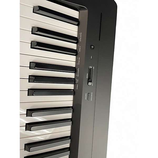 Used Yamaha P143 Digital Piano