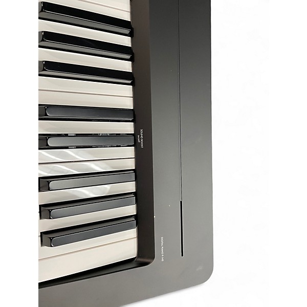 Used Yamaha P143 Digital Piano