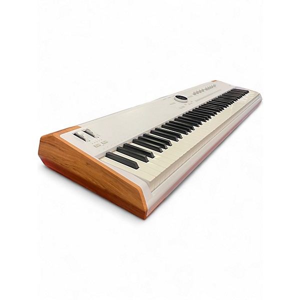 Used Arturia ASTROLAB 88 Keyboard Workstation